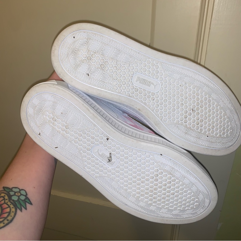WHITE PUMAS W PINK ACCENT - Picture 4 of 5
